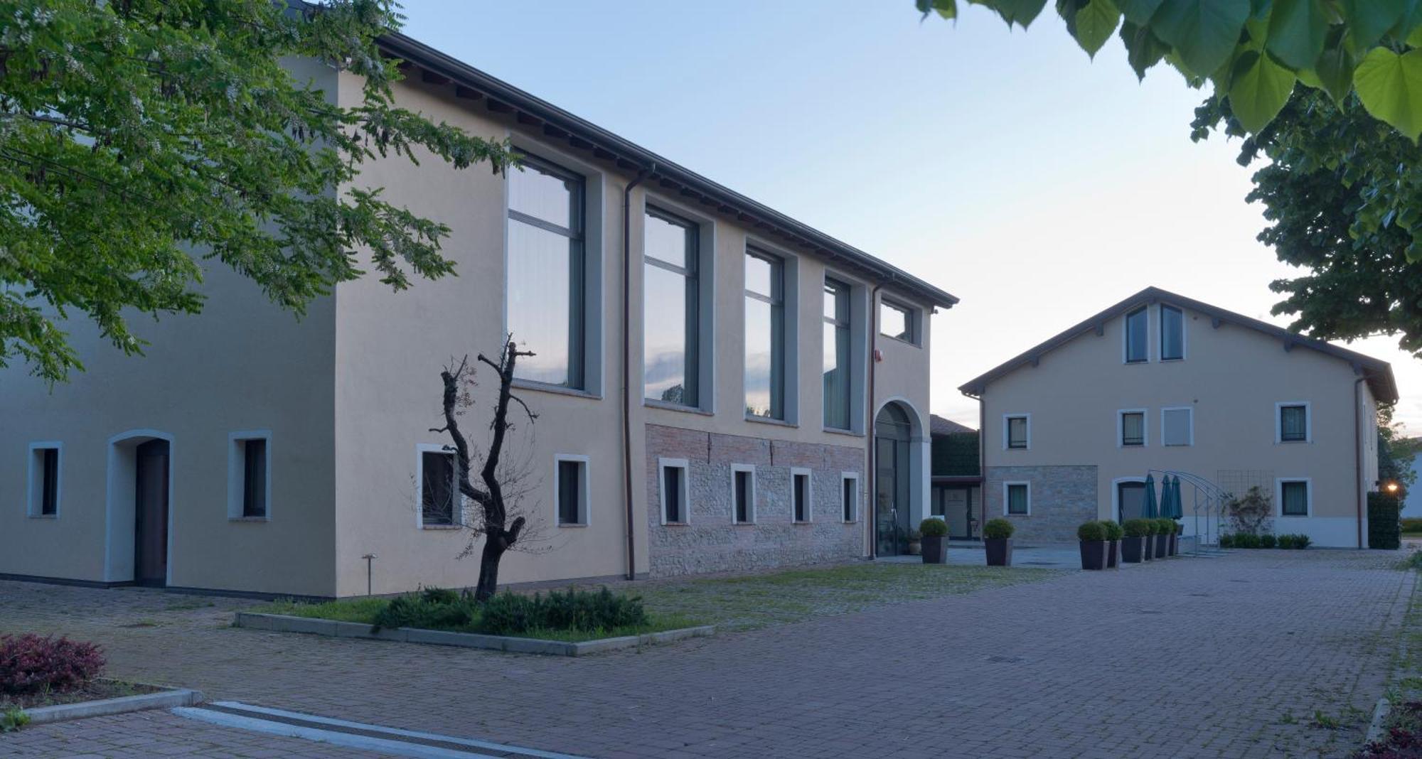Locanda Sant'Ambrogio Rivalta  Buitenkant foto